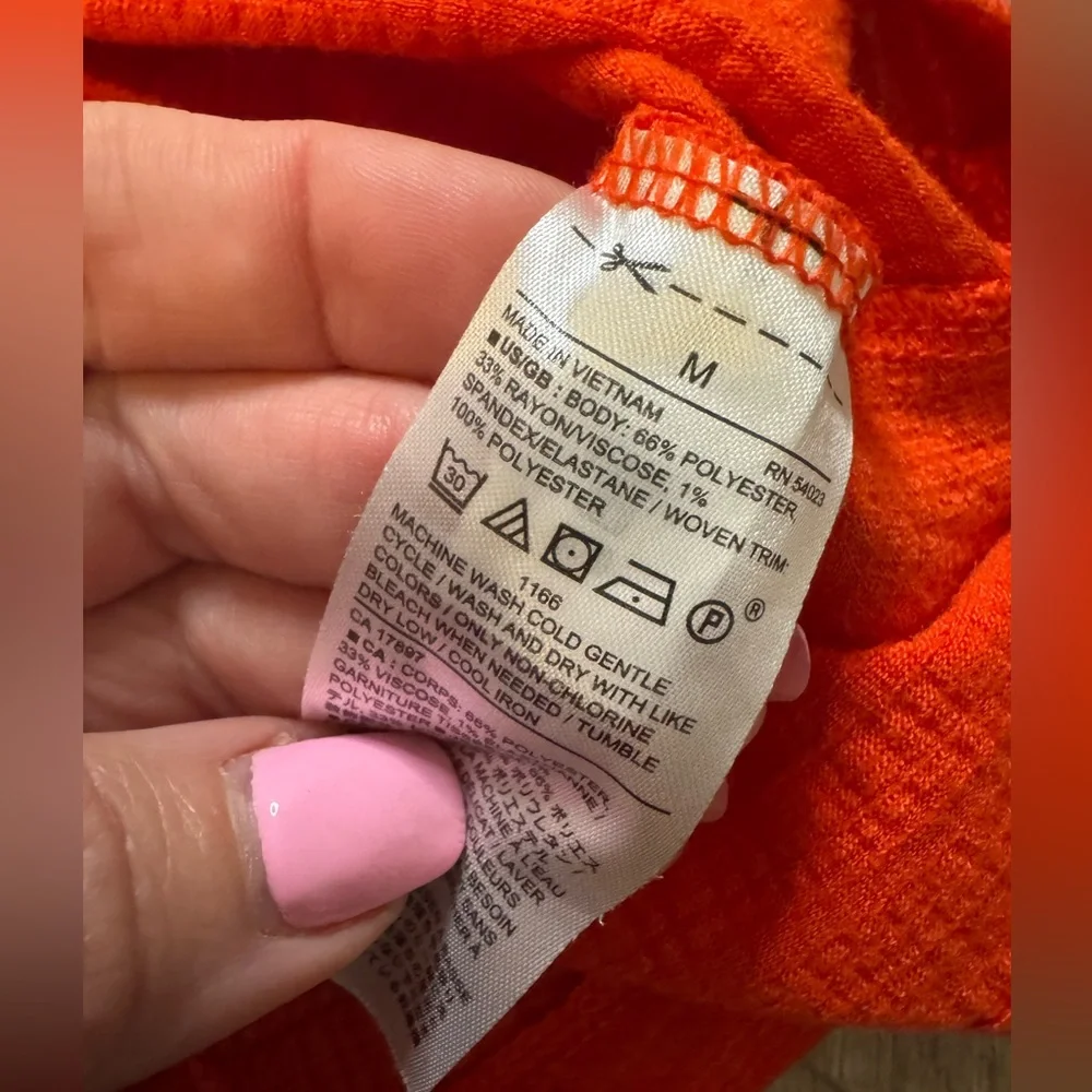 Banana Republic size MEDIUM red, ruffle ribbon strap top, seersucker feel - Picture 4 of 9